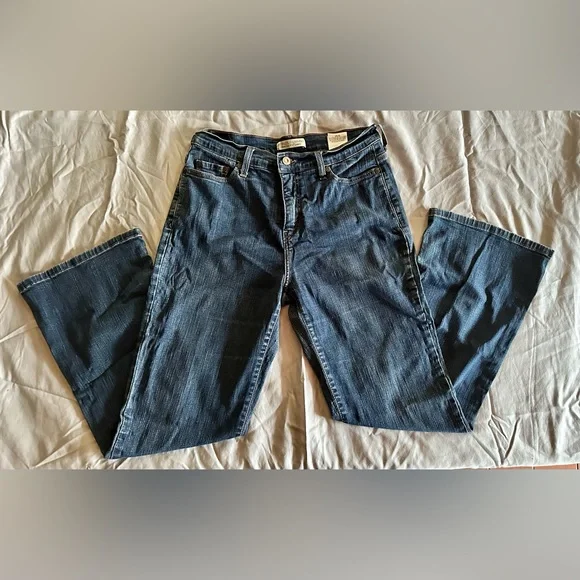 Levi’s Boot Cut 512 Perfectly Slimming Size 12 in Indigo - Picture 2 of 5